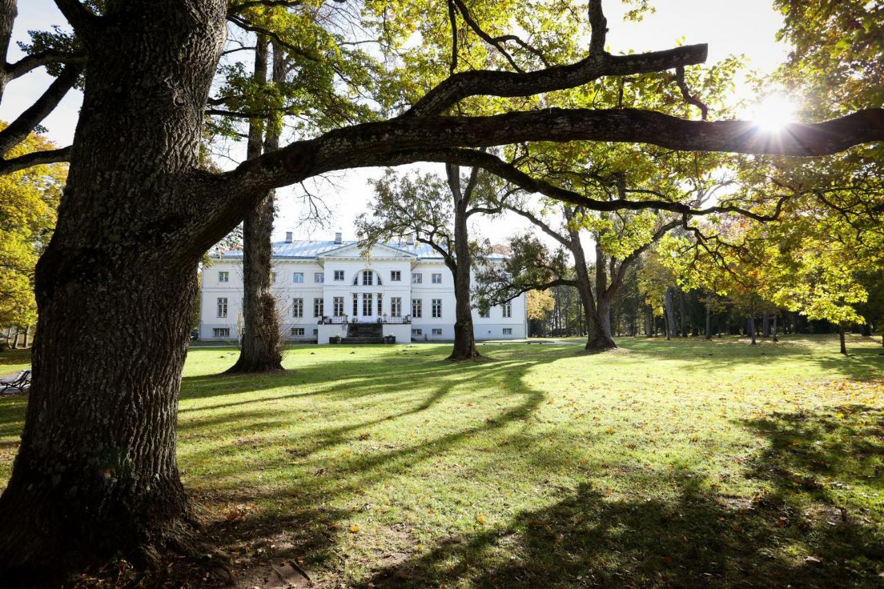 Saku Mois & Saku Manor Hotel Exterior photo
