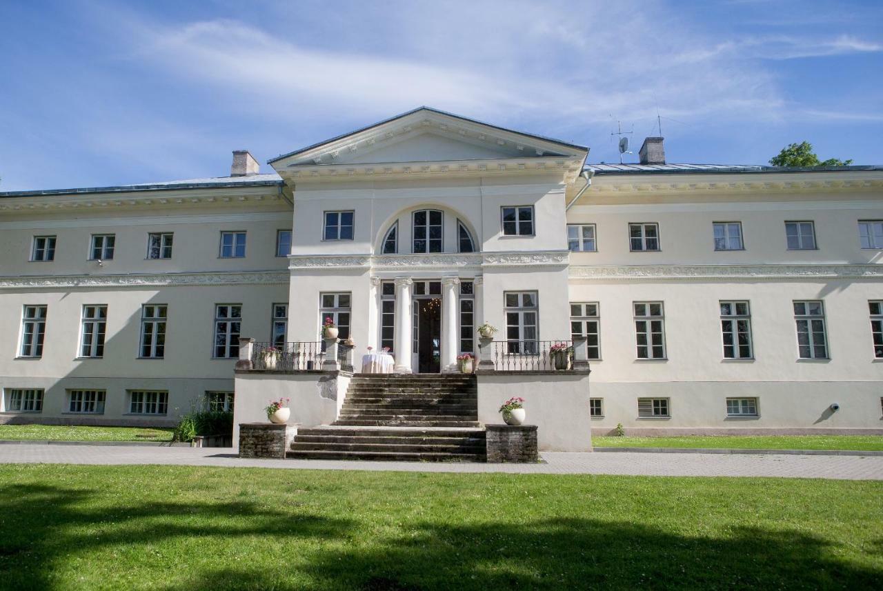 Saku Mois & Saku Manor Hotel Exterior photo